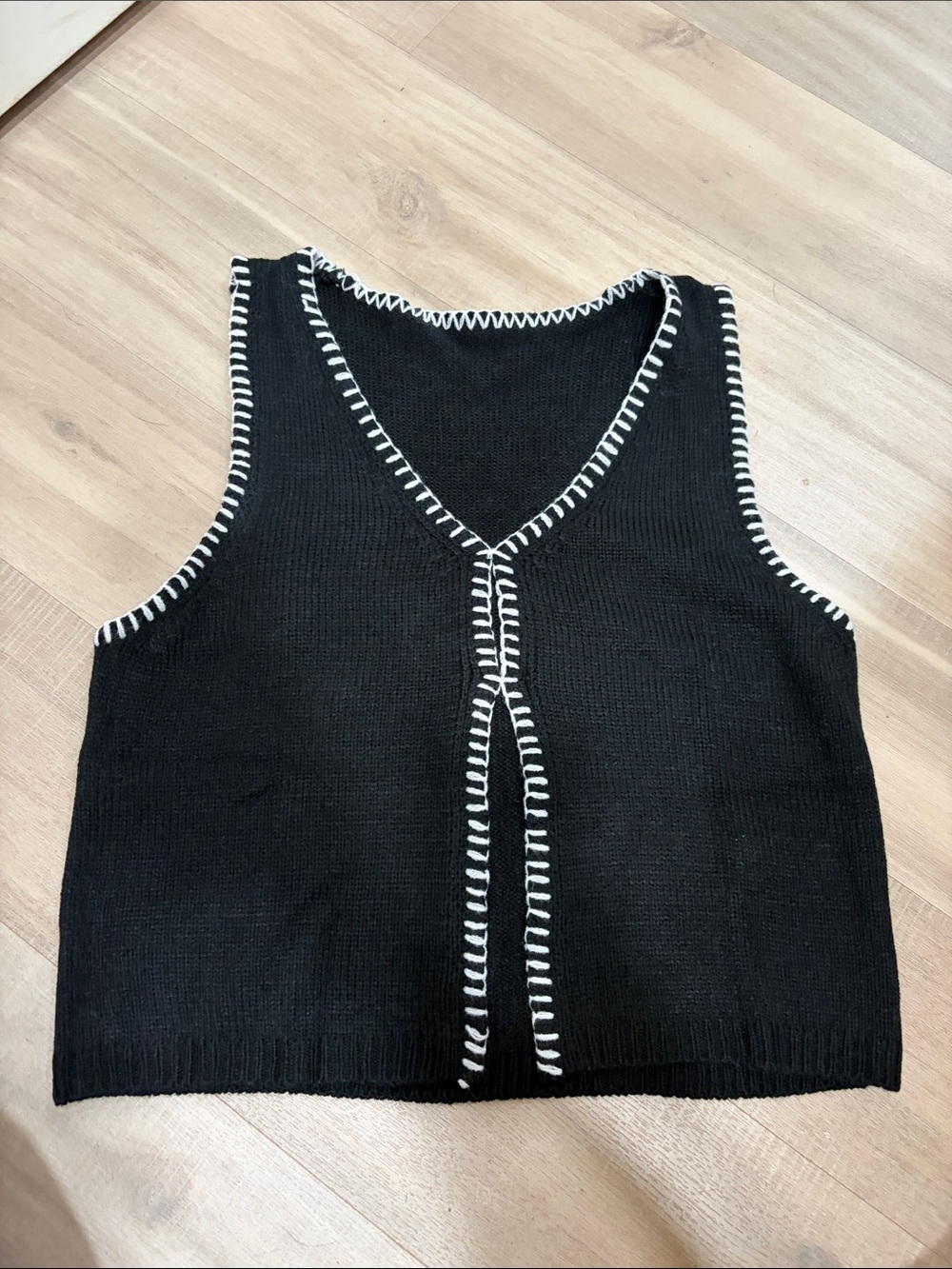Black Knit V‑Neck Tank with White Contrast Stitching
